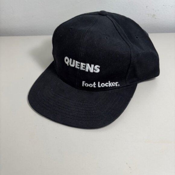 Foot Locker Queens Snapback Baseball Hat, Black/White, New w/out Tags - Picture 1 of 3